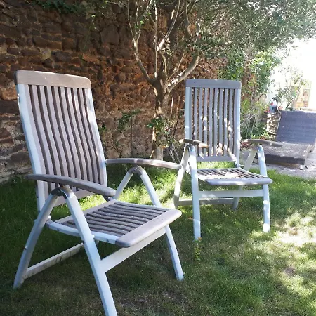 La De Constance Bed & Breakfast *