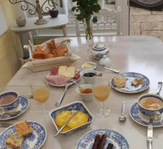 La Maison D`hôtes De Constance Alojamento de Acomodação e Pequeno-almoço Le Mans